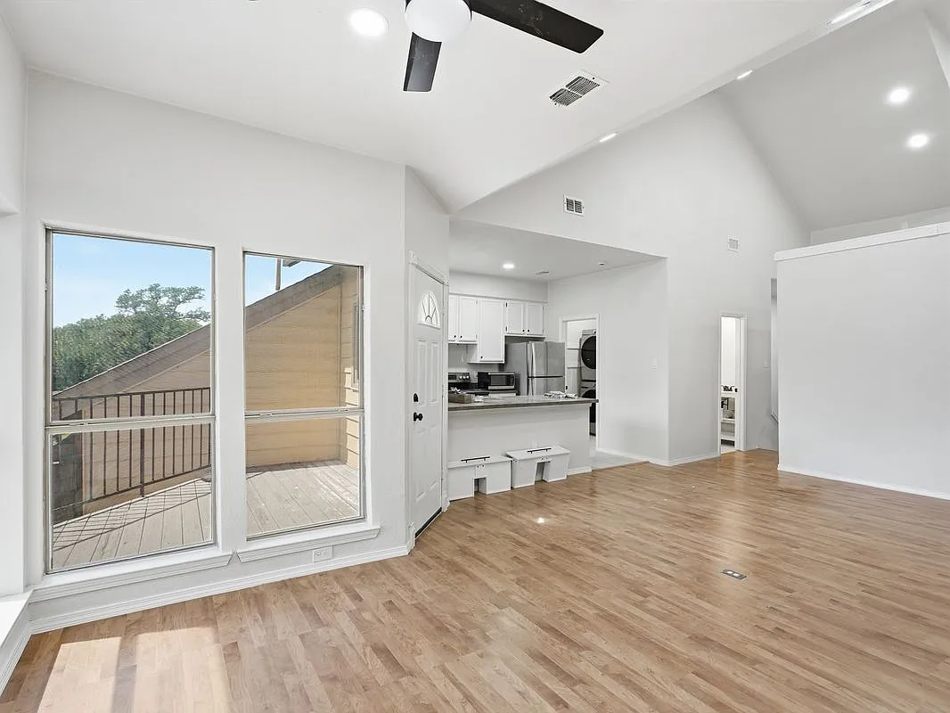 2 bed, 3.0 bath, 1211 sqft, $2,000 — Photo 4