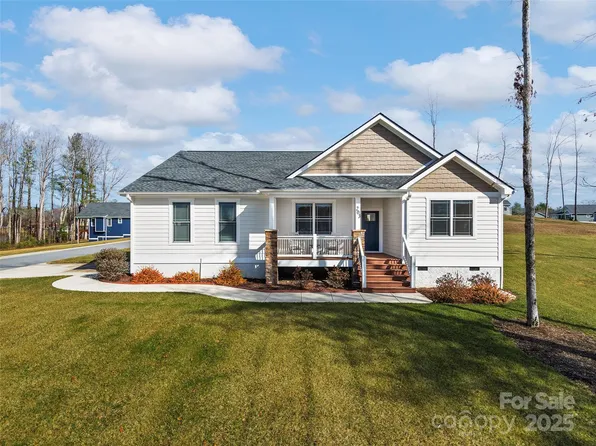 203 Windy Acres Knoll Dr, Hendersonville, NC 28792