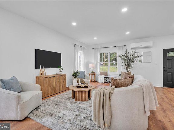 3rd image of 2031 Konrad Ave
