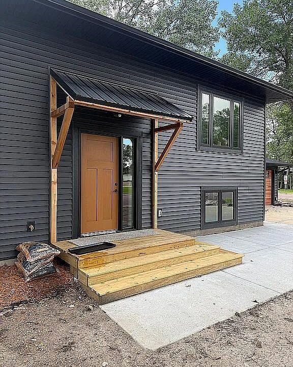 1st image of 100 Edgewood Dr