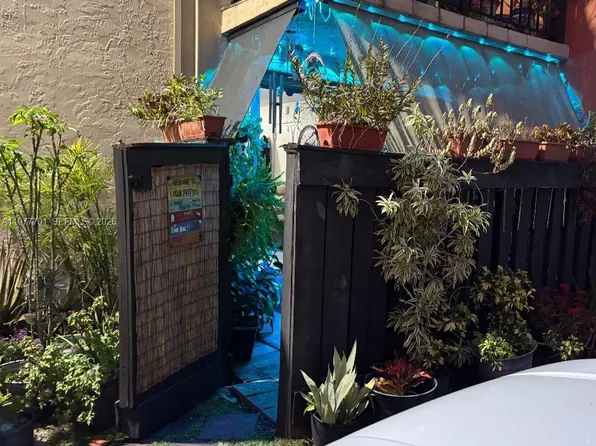 10834 N Kendall Dr #X1, Miami, FL 33176