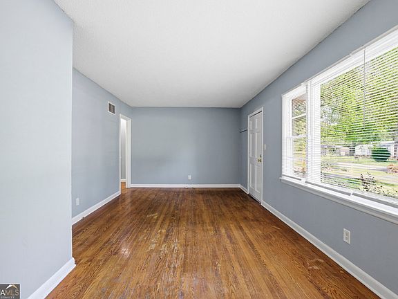 3rd image of 119 Plymouth Rd NW