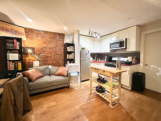 Rented by Pear NYC LLC | media 15