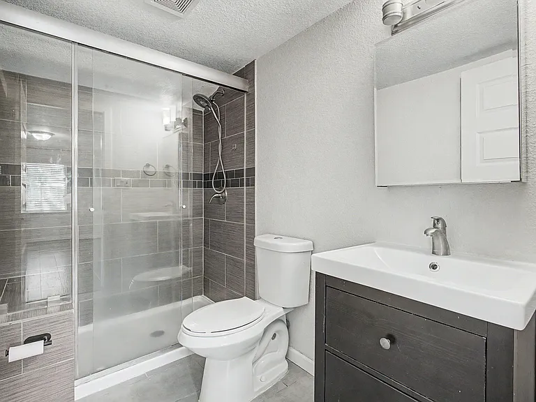 2991 Hudson St — Photo 16