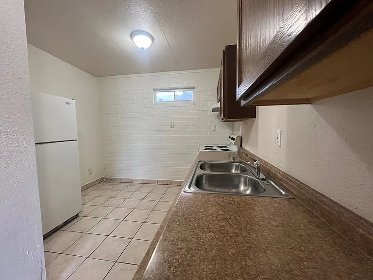 1229 W Pierce St — Photo 9