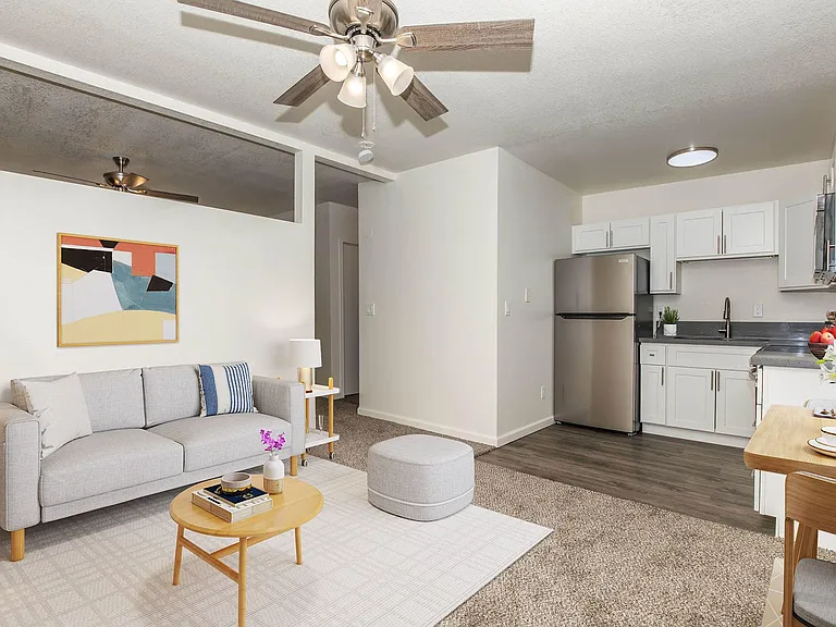 Garden Plaza Apartments — Photo 27