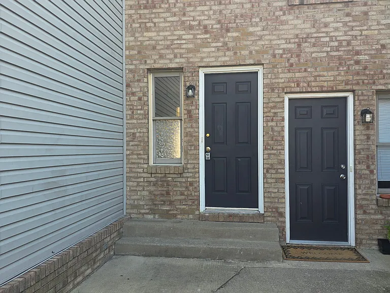 108 Robroy Ln — Photo 2