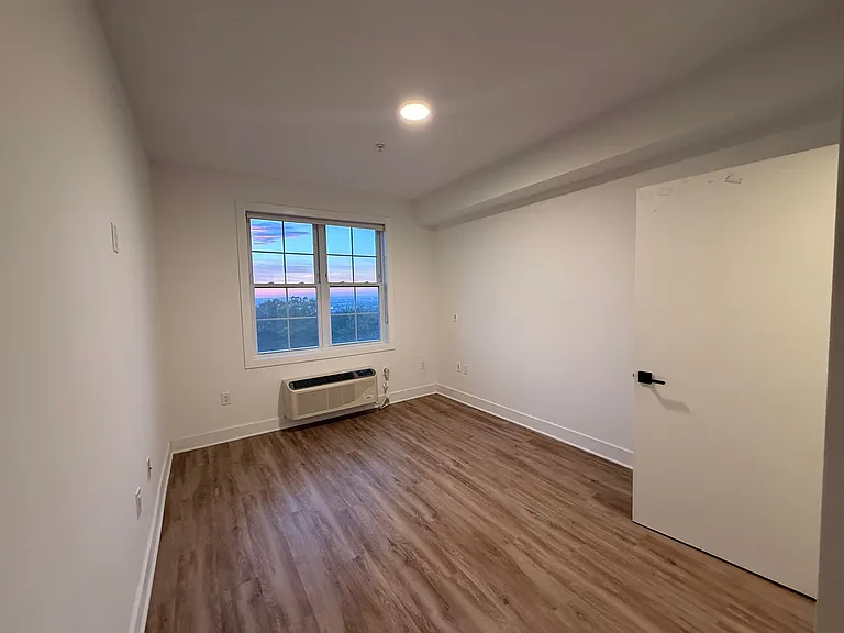 519 Cliff St #215E — Photo 4