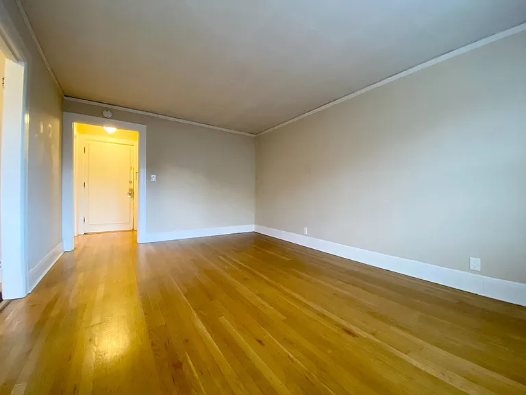 1522 E Olive Way — Photo 18
