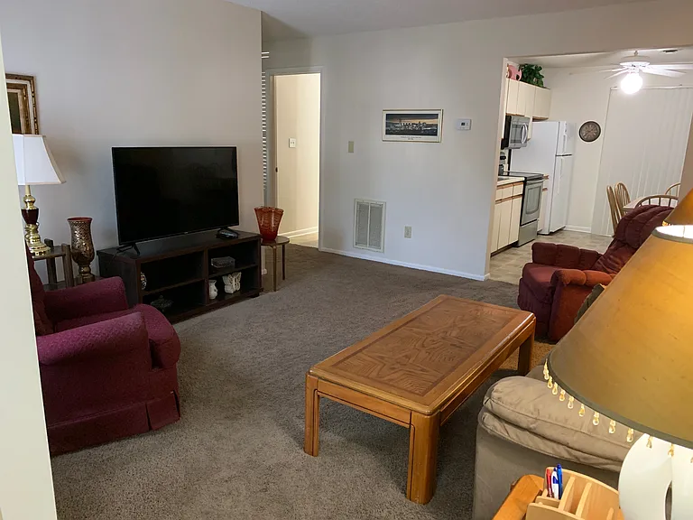 25 Pine Ln #C1 — Photo 2