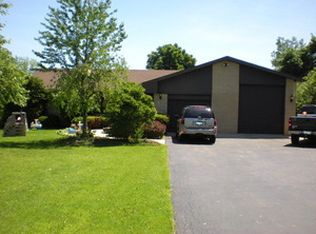 2955 Valley View Rd, Gurnee, IL 60031