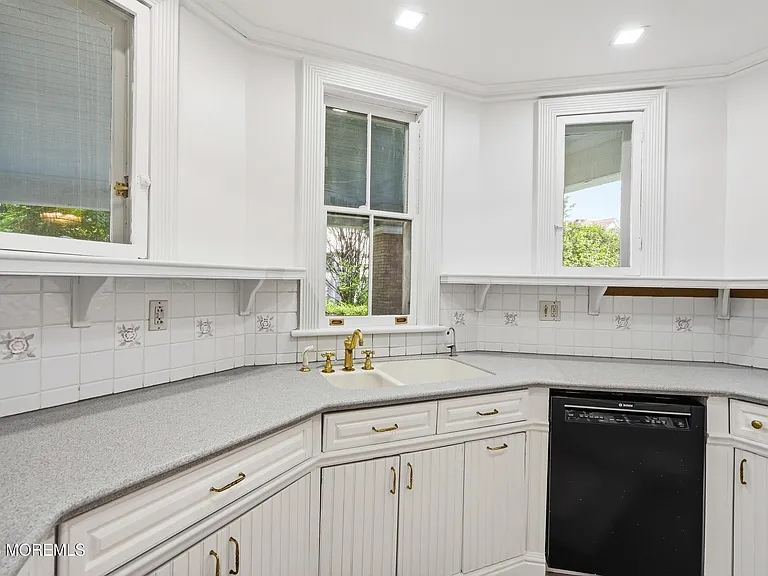 211 Cedar Ave — Photo 14