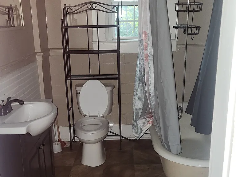 411 W King St #A — Photo 10