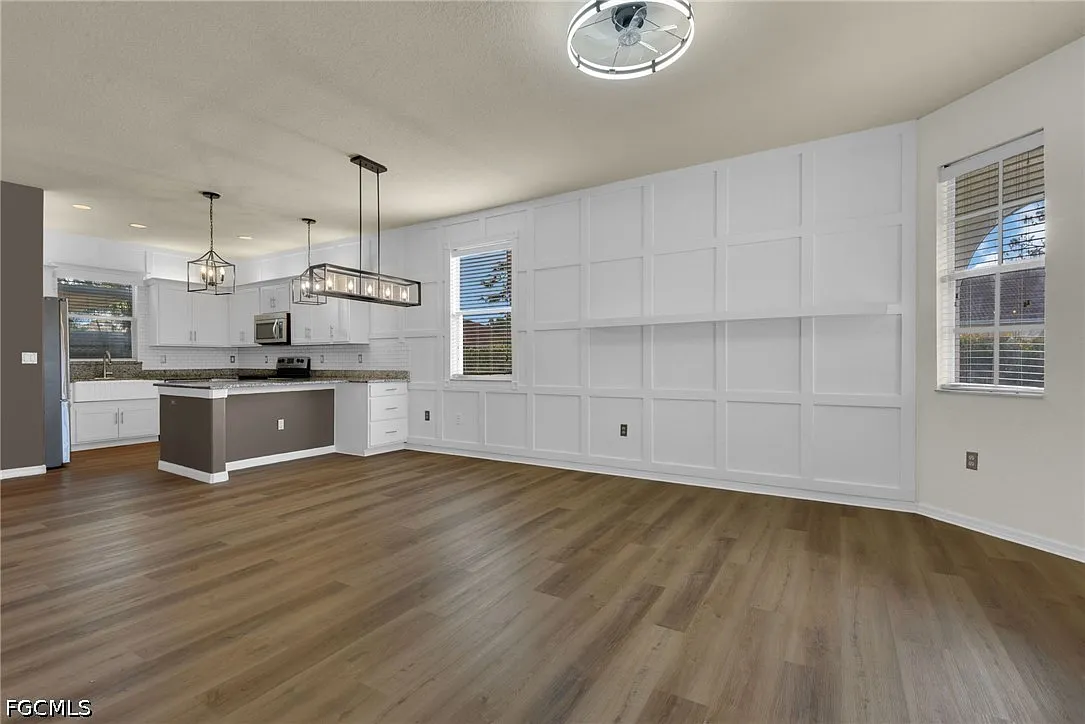 4 bed, 3.5 bath, 2356 sqft, $3,490 — Photo 3