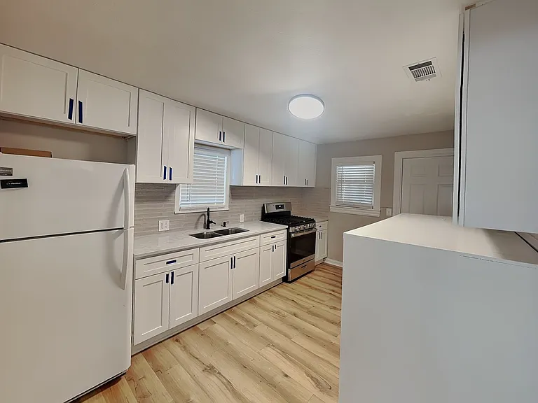 3113 Clary Ave — Photo 9