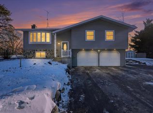 2817 Spring Hill Dr, Stoughton, WI 53589