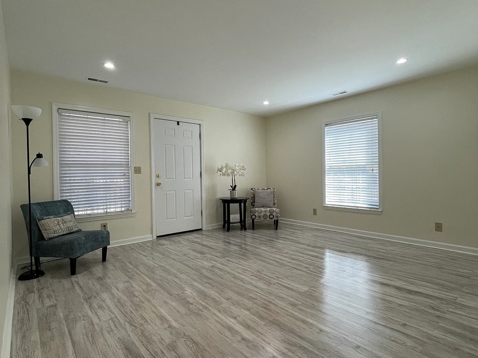 1 bed, 800 sqft, $1,800 — Photo 2
