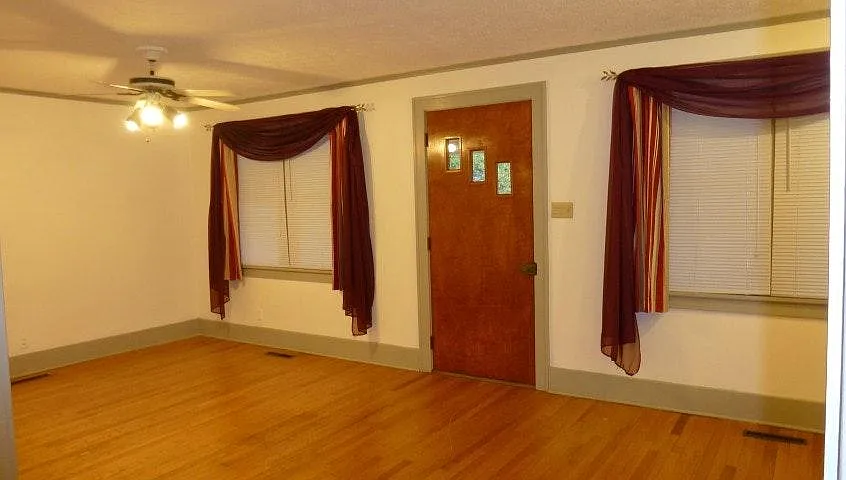 4 bed, 2.5 bath, 2250 sqft, $2,775 — Photo 2