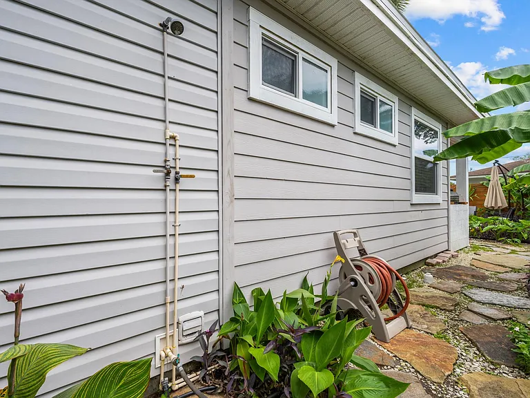 537 Margaret St — Photo 30