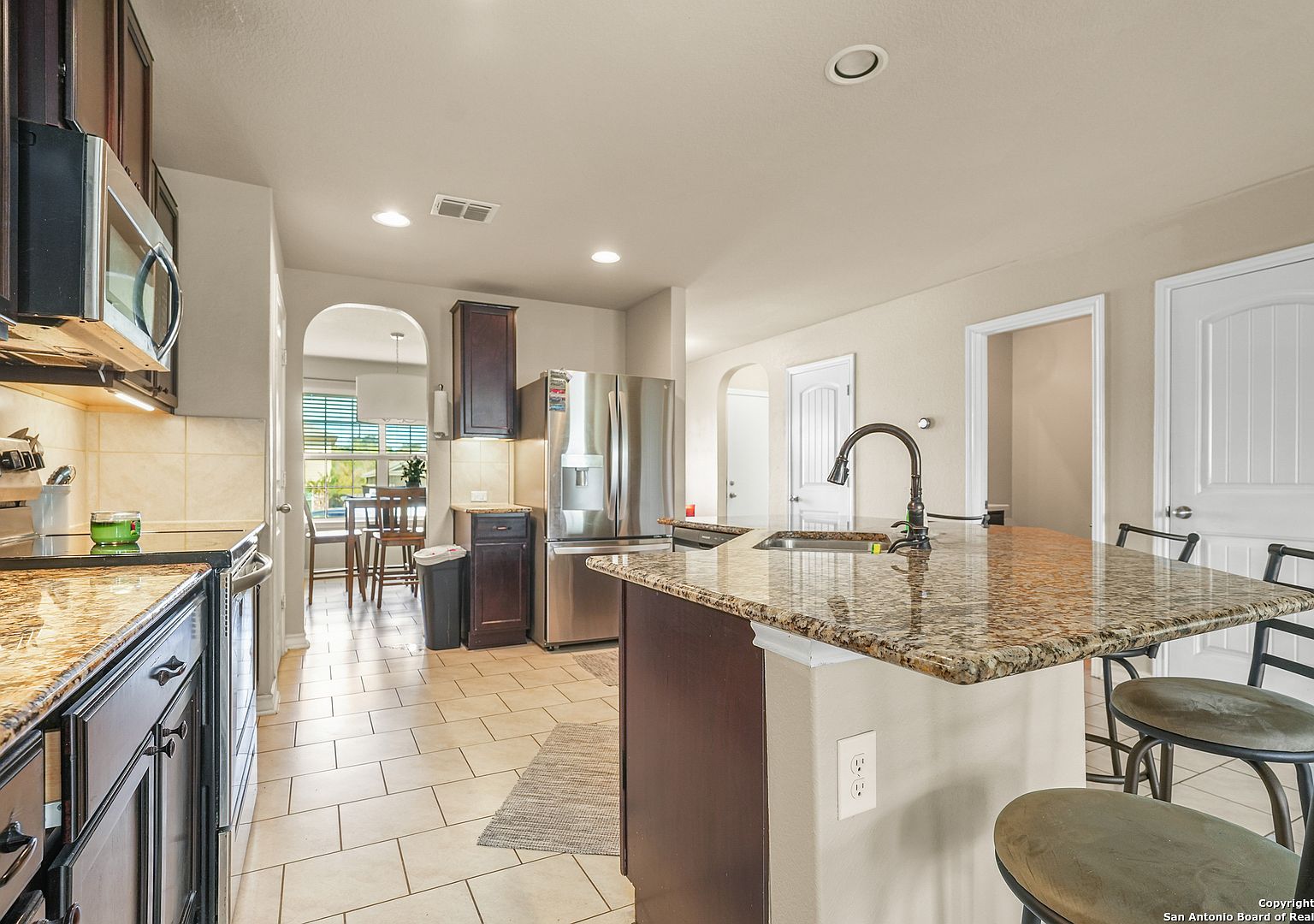 ⭐︎⭐︎ 2024 Toyota Land Cruiser 300 Sahara ZX: Ultimate Luxury SUV