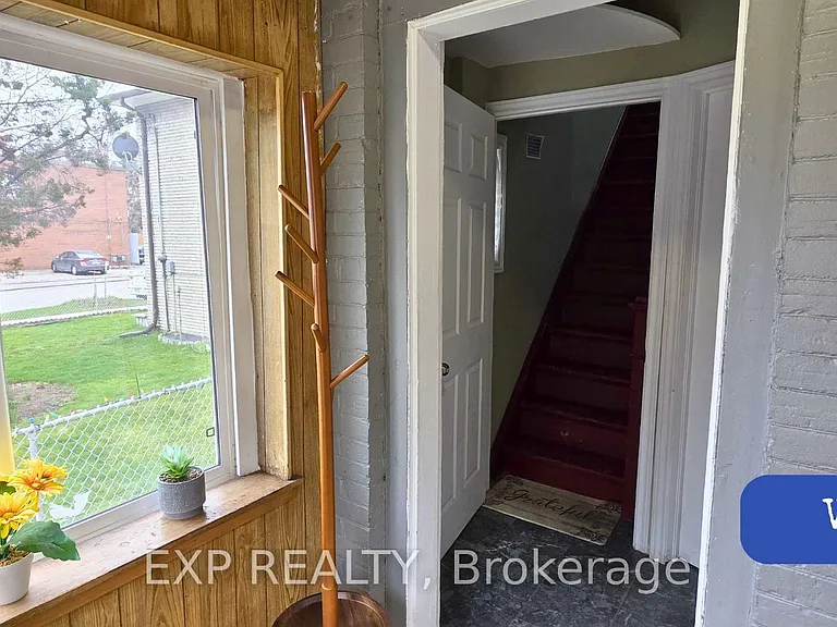 1562 Jane St — Photo 7