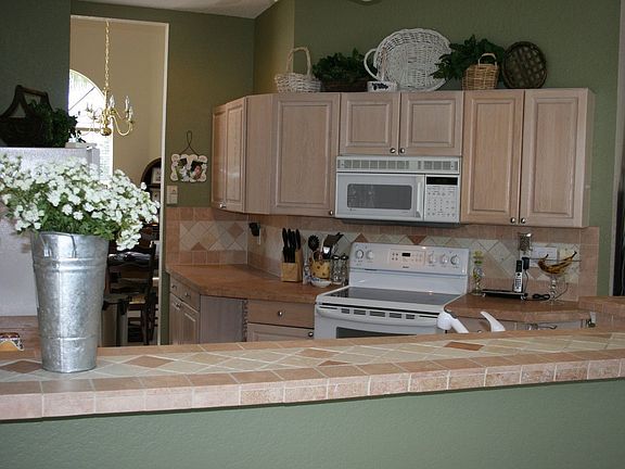 Fully upgraded stone countertops, cabinets, appliances