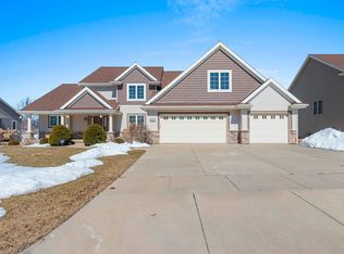 3585 Glen Abbey Dr, Green Bay, WI 54311