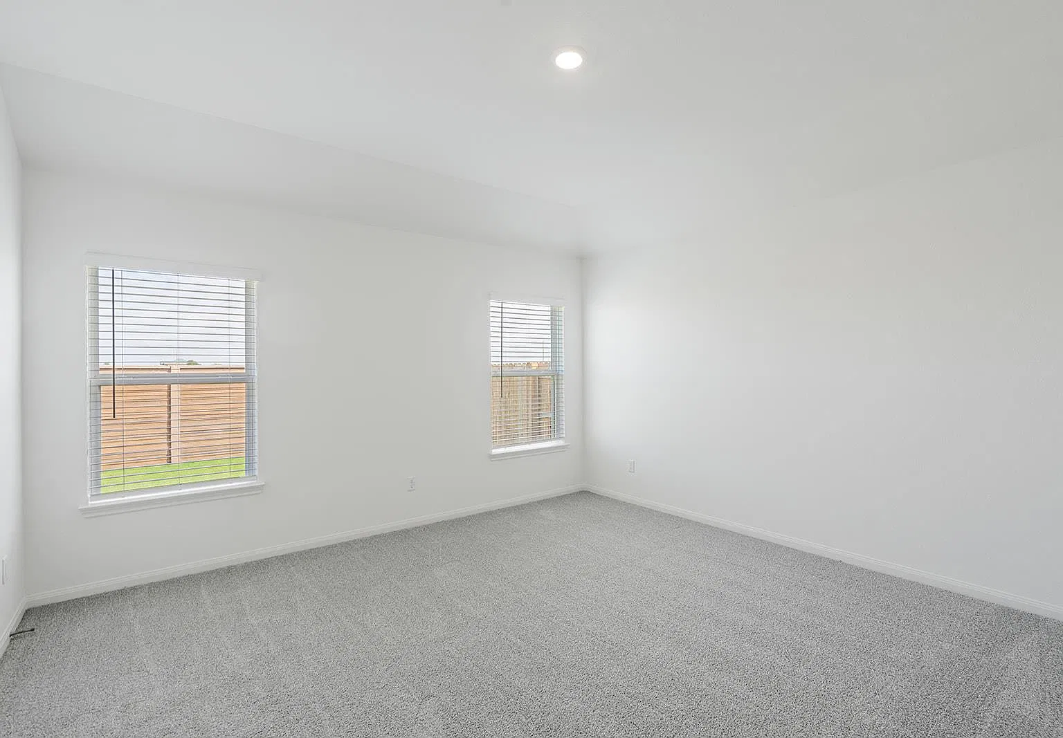 4 bed, 2.0 bath, 1799 sqft, $2,555 — Photo 4