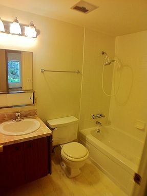 5th image of 924 Shorewood Dr APT D43
