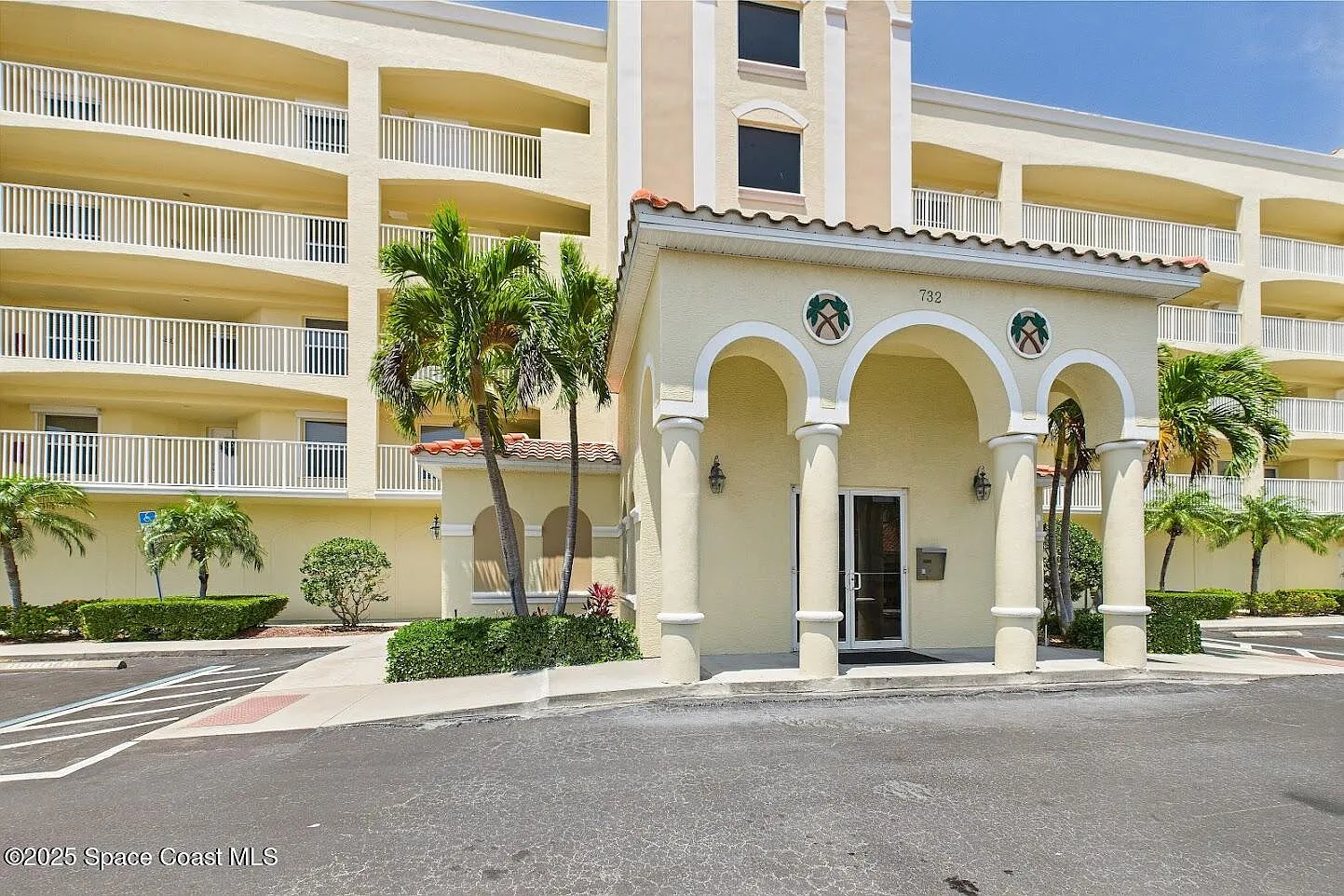 3 bed, 2.0 bath, 2030 sqft, $3,000 — Photo 2