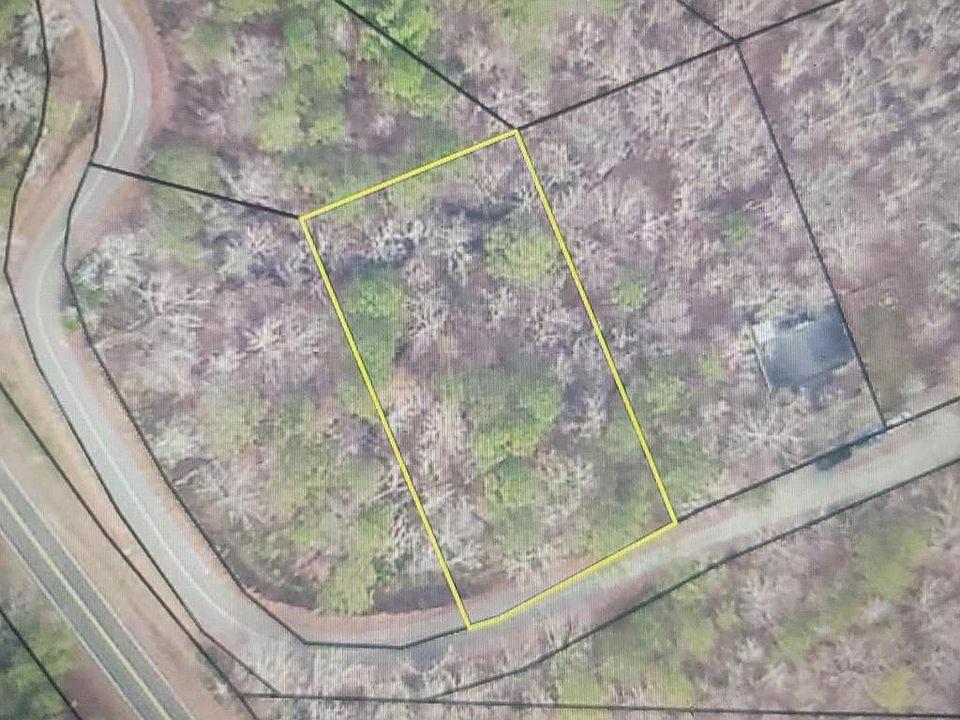 1st image of 11 Oak Dr