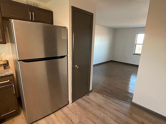 4th image of 1305 King Ave #M