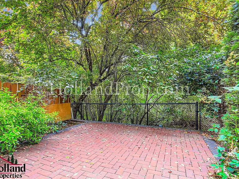 2287 NE Sheffield Ave — Photo 27