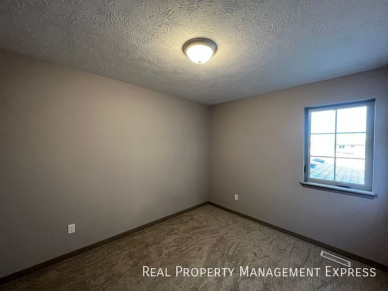 2114 S Ronsiek Ave — Photo 14