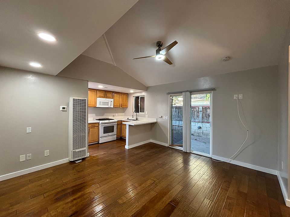 1st image of 3102 G St #3