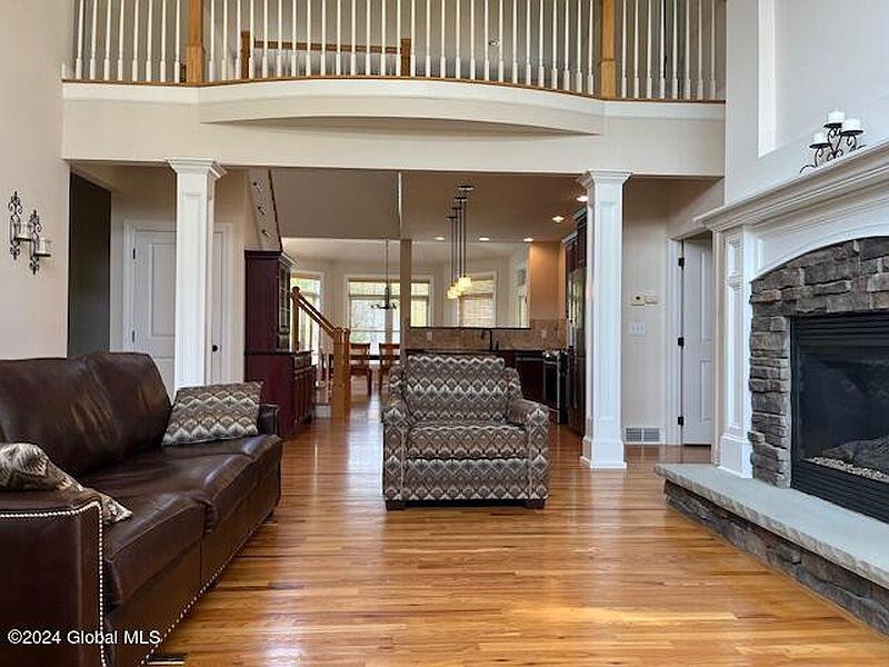 4th image of 38 Rolling Brook Drive