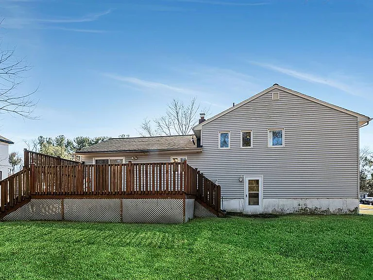 63 Susan Dr — Photo 29
