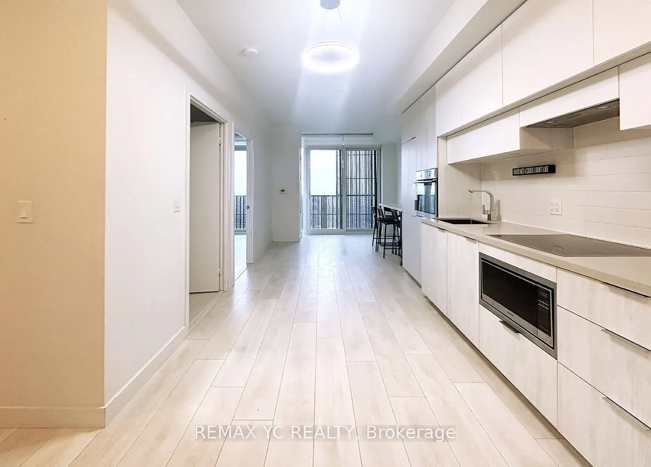 E Condos — Photo 3