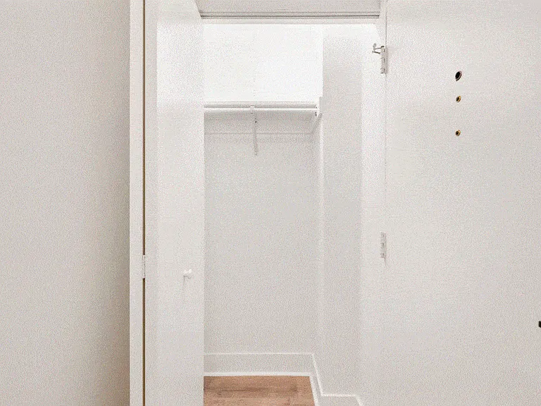2424 N.Clark — Photo 25