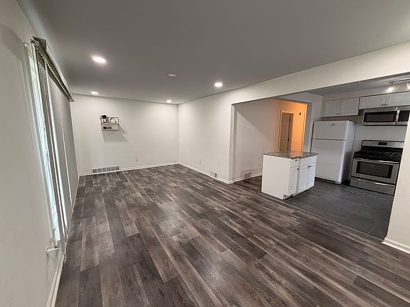 5th image of 28622 Leona St