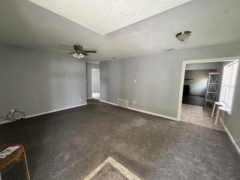 2953 Moffett Ave — Photo 12
