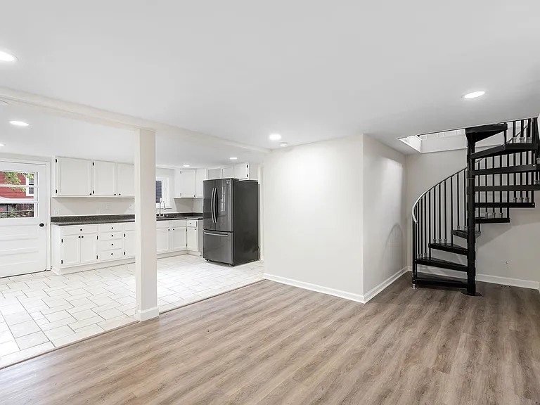 1036 Seymour Ave #B — Photo 5