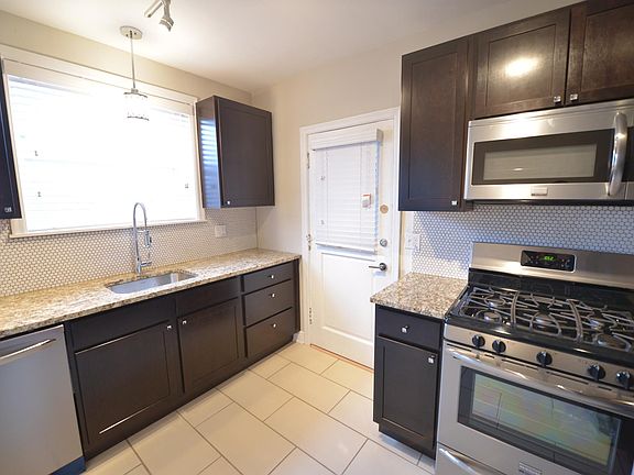 2nd image of 7517 Oxford Dr