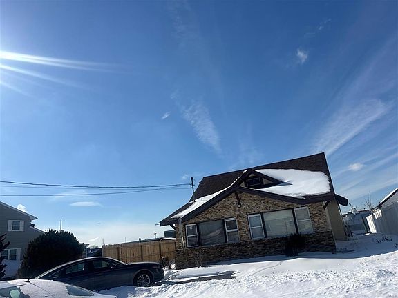 4th image of 644 Guy Lombardo Ave