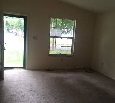 5th image of 550 Pauline Ave