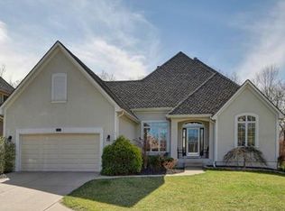 8301 N Harbour Pl, Parkville, MO 64152