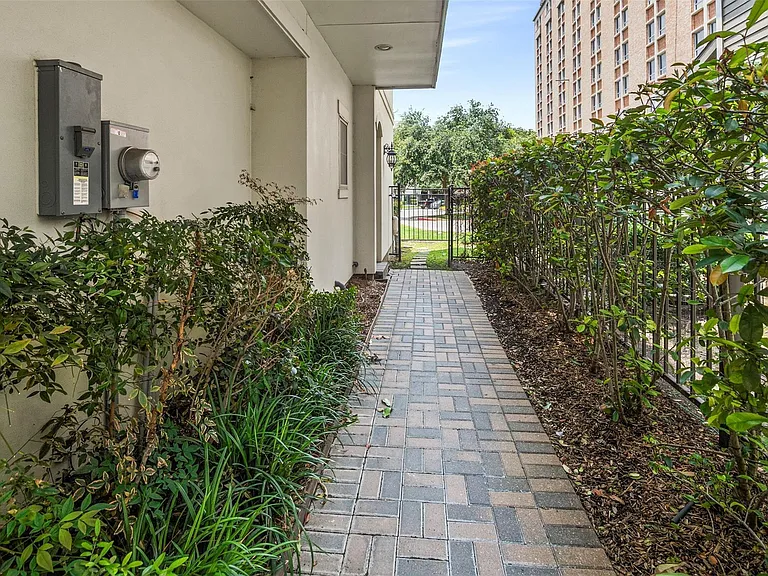 22 Hermann Park Ct — Photo 27