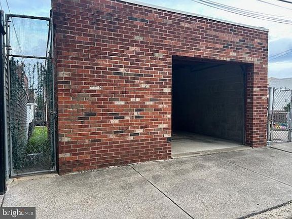 4th image of 5260 Jackson St