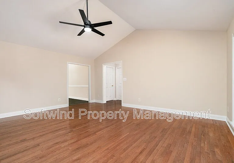 1803 Red Bird Cir SE — Photo 3