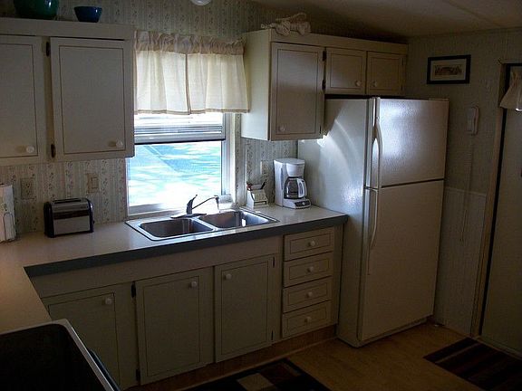 3rd image of 1004 Woodside Dr